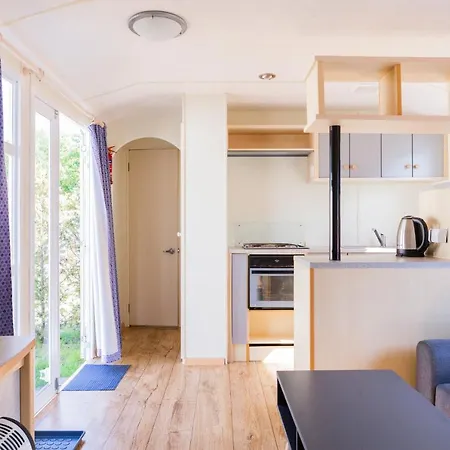 Molo Surf Spot キャンプ場 ヤスタルニャ