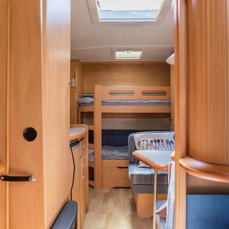 Molo Surf Spot 캠프장 야스타르니아