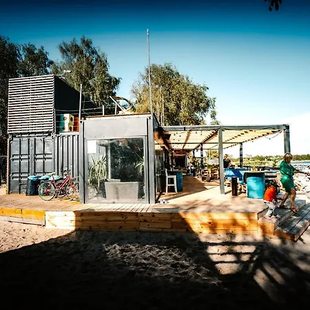 Molo Surf Spot キャンプ場