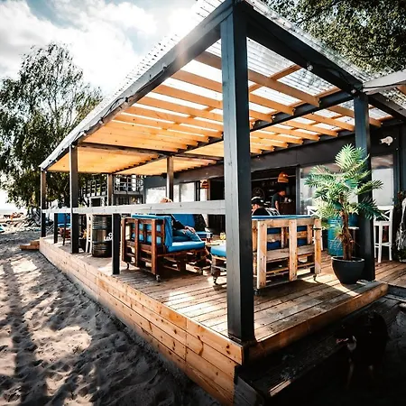 Molo Surf Spot キャンプ場 ヤスタルニャ