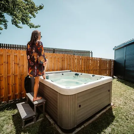 キャンプ場 Molo Surf Spot ヤスタルニャ