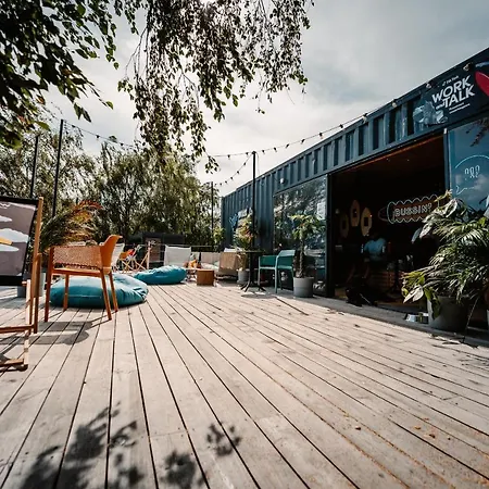 Molo Surf Spot Kemping