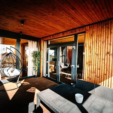 キャンプ場 Molo Surf Spot ヤスタルニャ