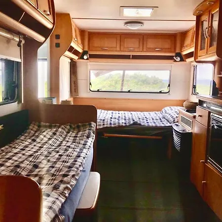 キャンプ場 Molo Surf Spot ヤスタルニャ