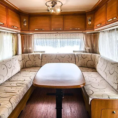 Molo Surf Spot キャンプ場 ヤスタルニャ