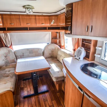 Molo Surf Spot 캠프장 야스타르니아