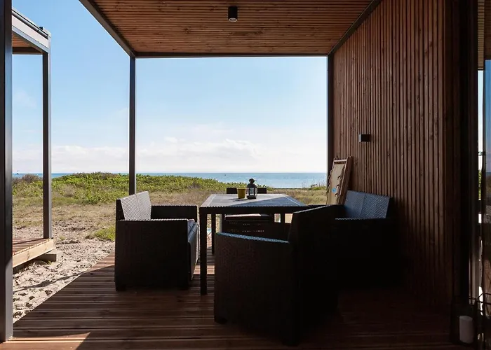 Molo Surf Spot مكان تخييم