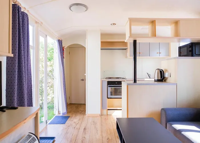 Molo Surf Spot مكان تخييم ياستارنيا