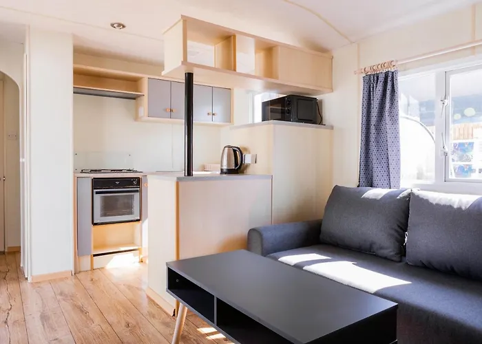 营地 Molo Surf Spot *