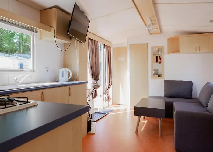 Molo Surf Spot 营地 亚斯塔尔尼亚