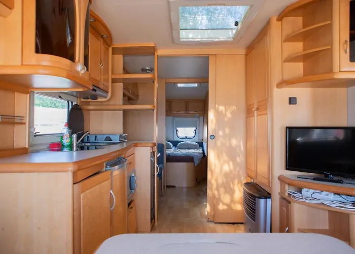 مكان تخييم Molo Surf Spot ياستارنيا