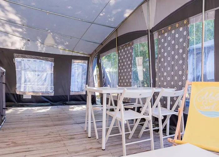 Molo Surf Spot * ياستارنيا