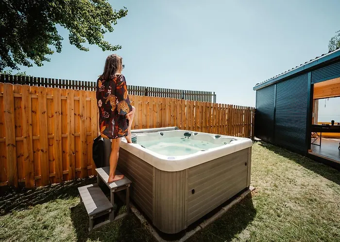 مكان تخييم Molo Surf Spot ياستارنيا