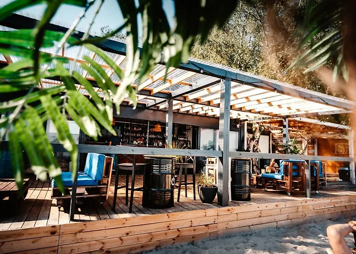 مكان تخييم Molo Surf Spot ياستارنيا