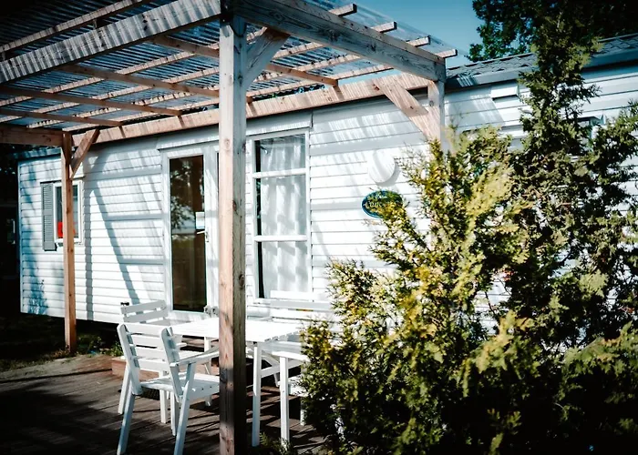 营地 Molo Surf Spot