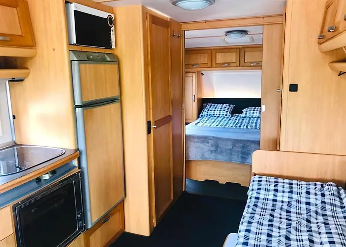 Molo Surf Spot مكان تخييم *