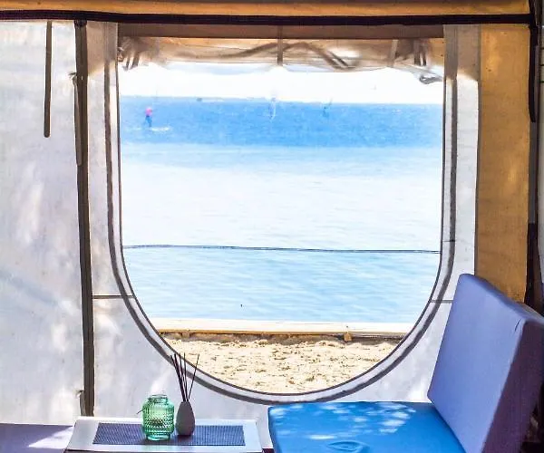 Molo Surf Spot مكان تخييم