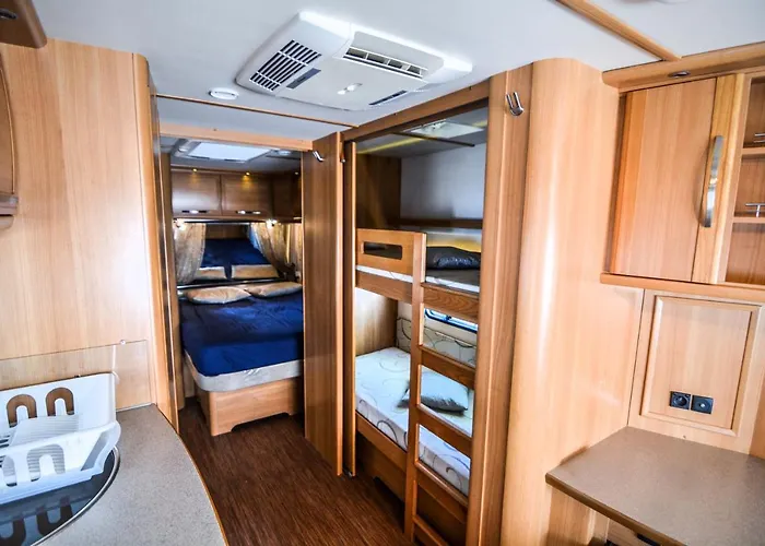 Molo Surf Spot مكان تخييم *