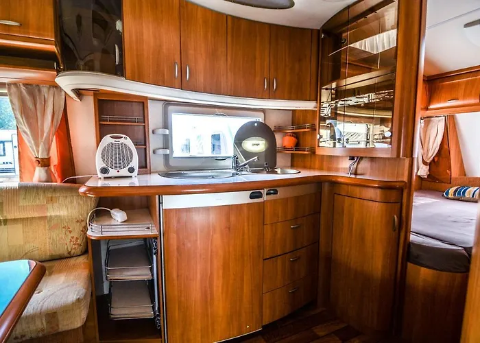 Molo Surf Spot مكان تخييم *